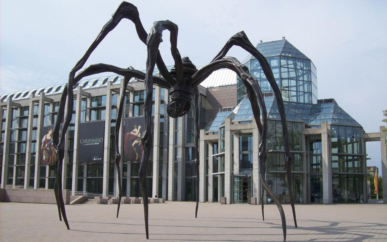 spider sculptre 1280 x 800
