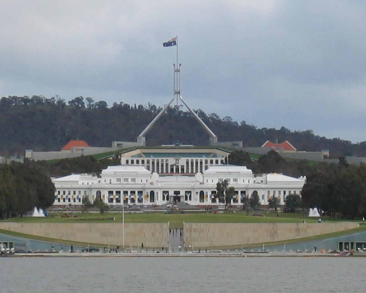 Parliament lake 1280 x 1024