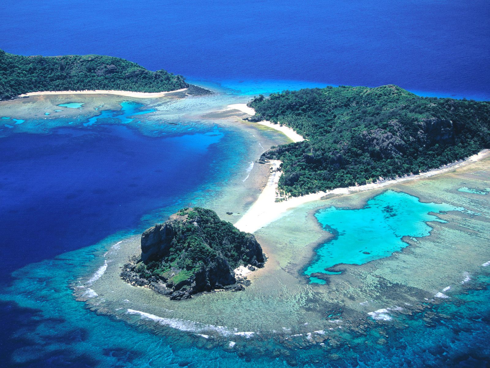 http://www.citypictures.org/data/media/223/Vanua_Levu_and_Navadra_Islands_Fiji.jpg