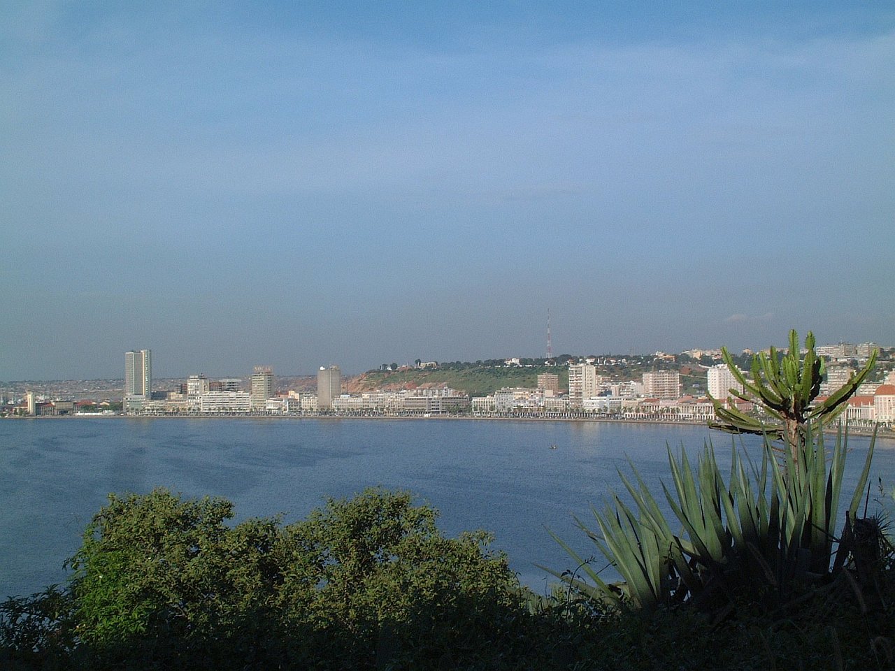 http://www.citypictures.org/data/media/278/Angola-Luanda-luandahash.jpg