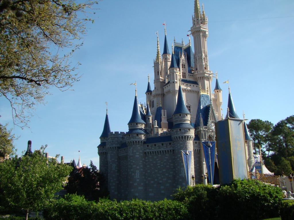 disney castle 1024 x 768