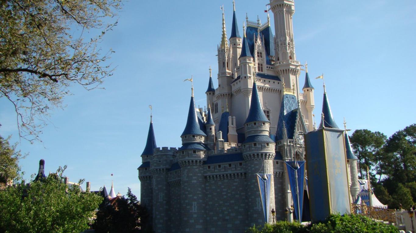 disney castle 1366 x 768