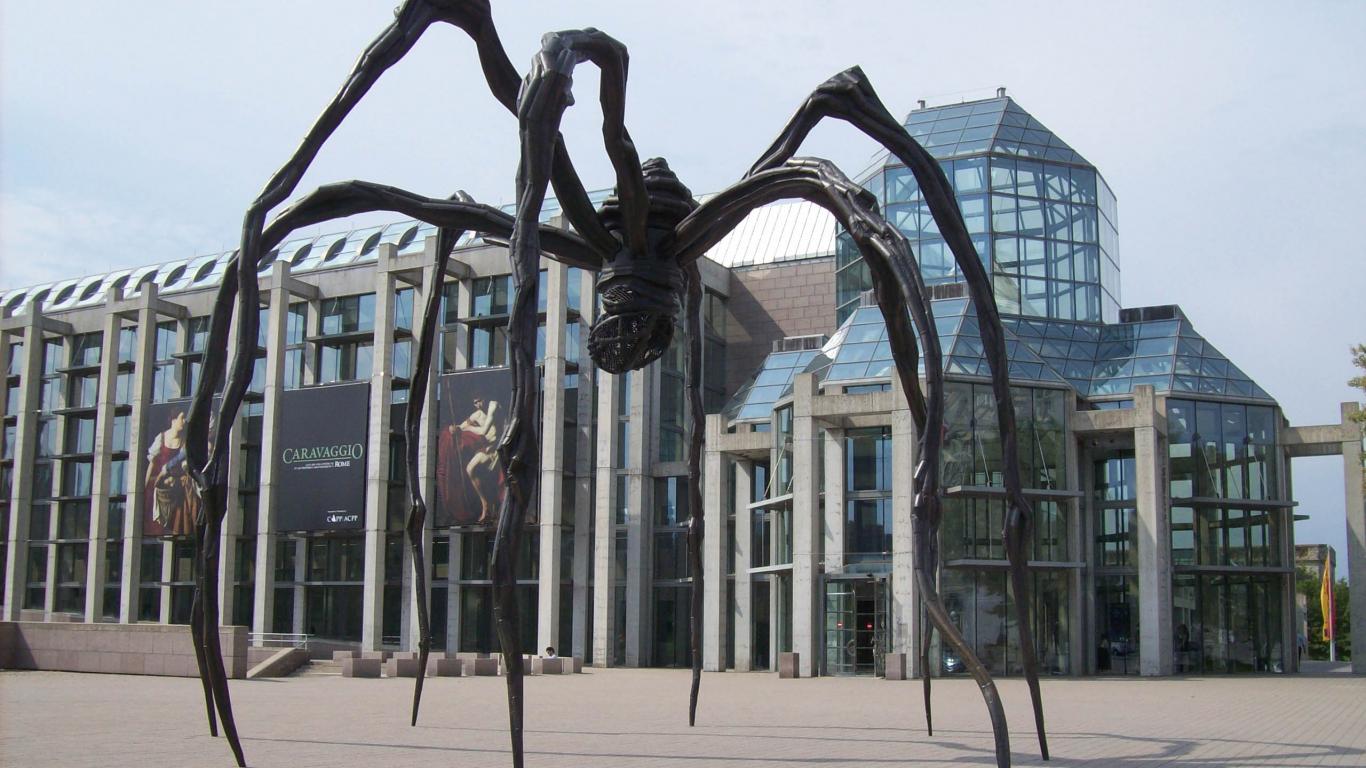 spider sculptre 1366 x 768