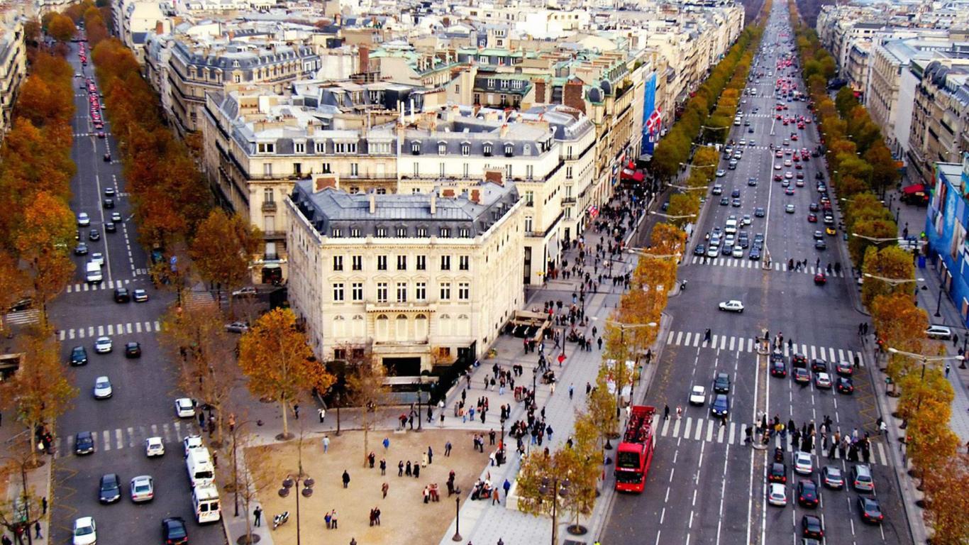 Champs-Elysees 1366 x 768