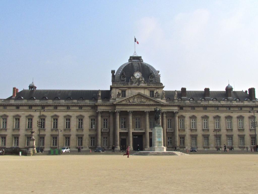 Ecole-Militaire 1024 x 768