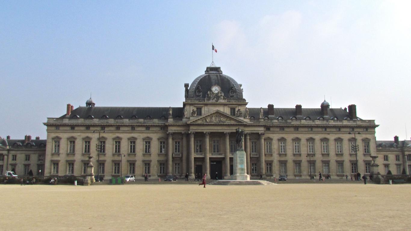 Ecole-Militaire 1366 x 768