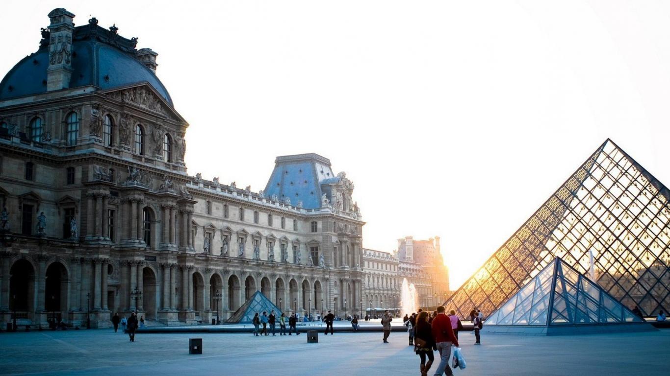 Louvre-Museum 1366 x 768