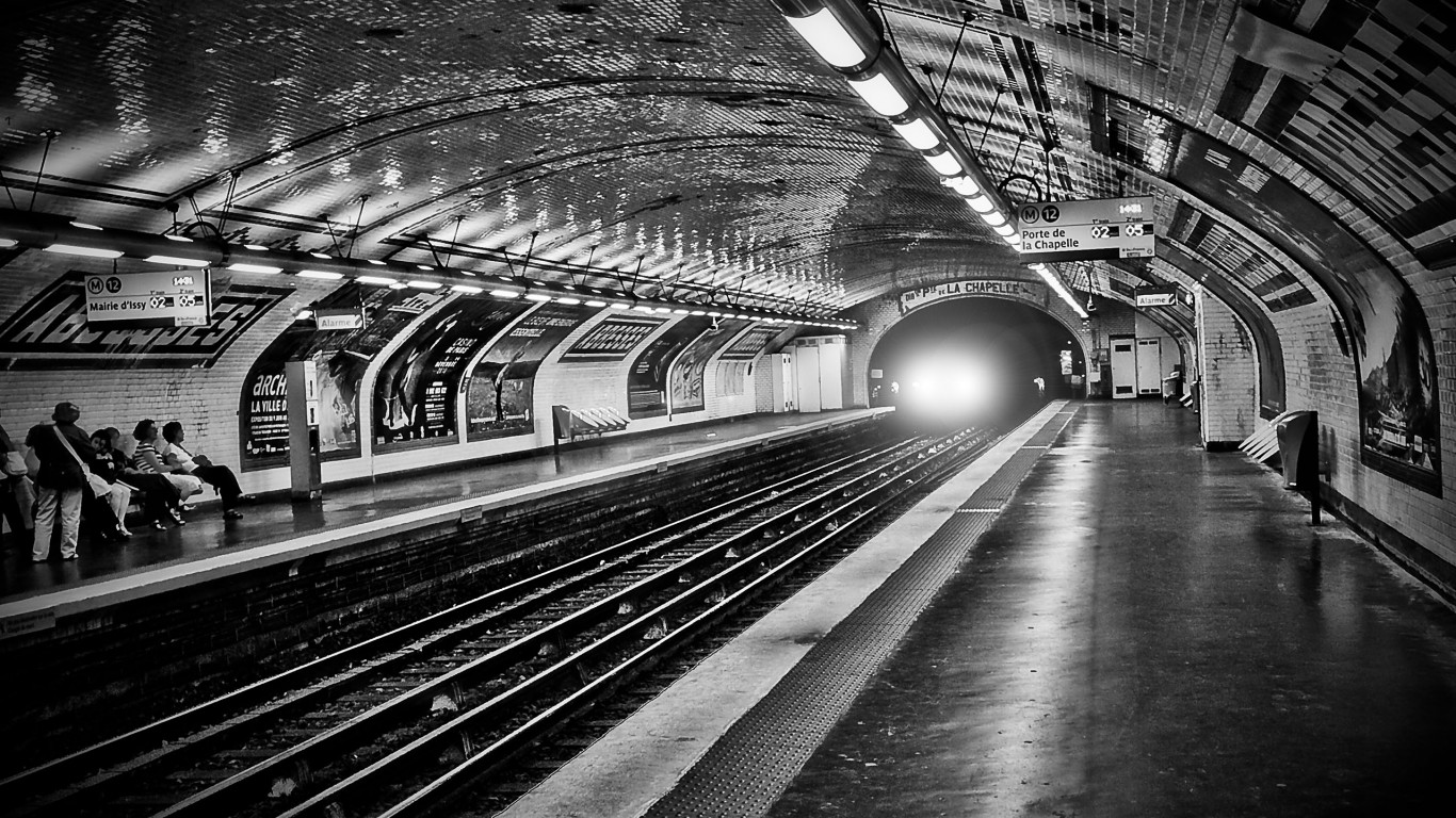Paris metro 1366 x 768