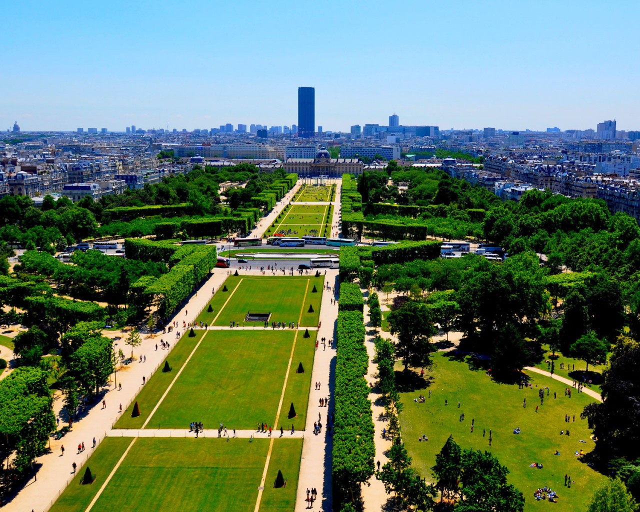 The Champ de Mars Park  1280 x 1024