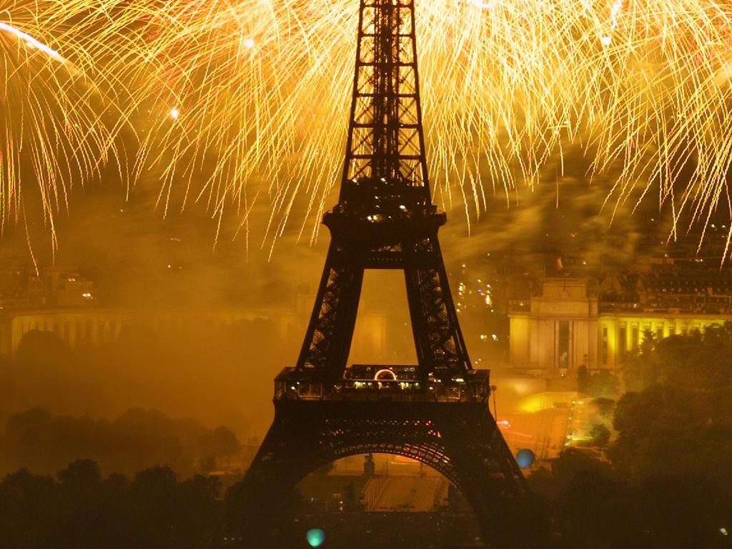 paris fireworks 1024 x 768