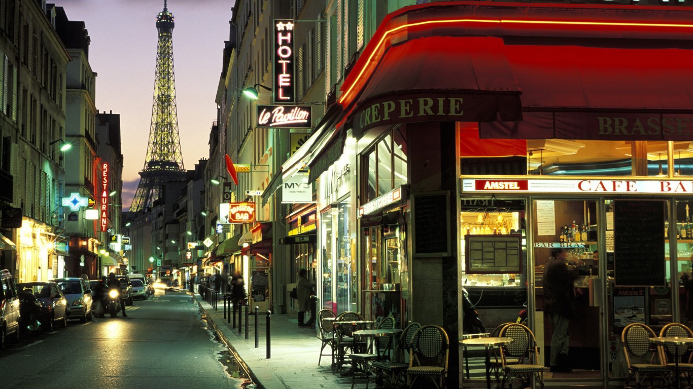 paris streets 1366 x 768