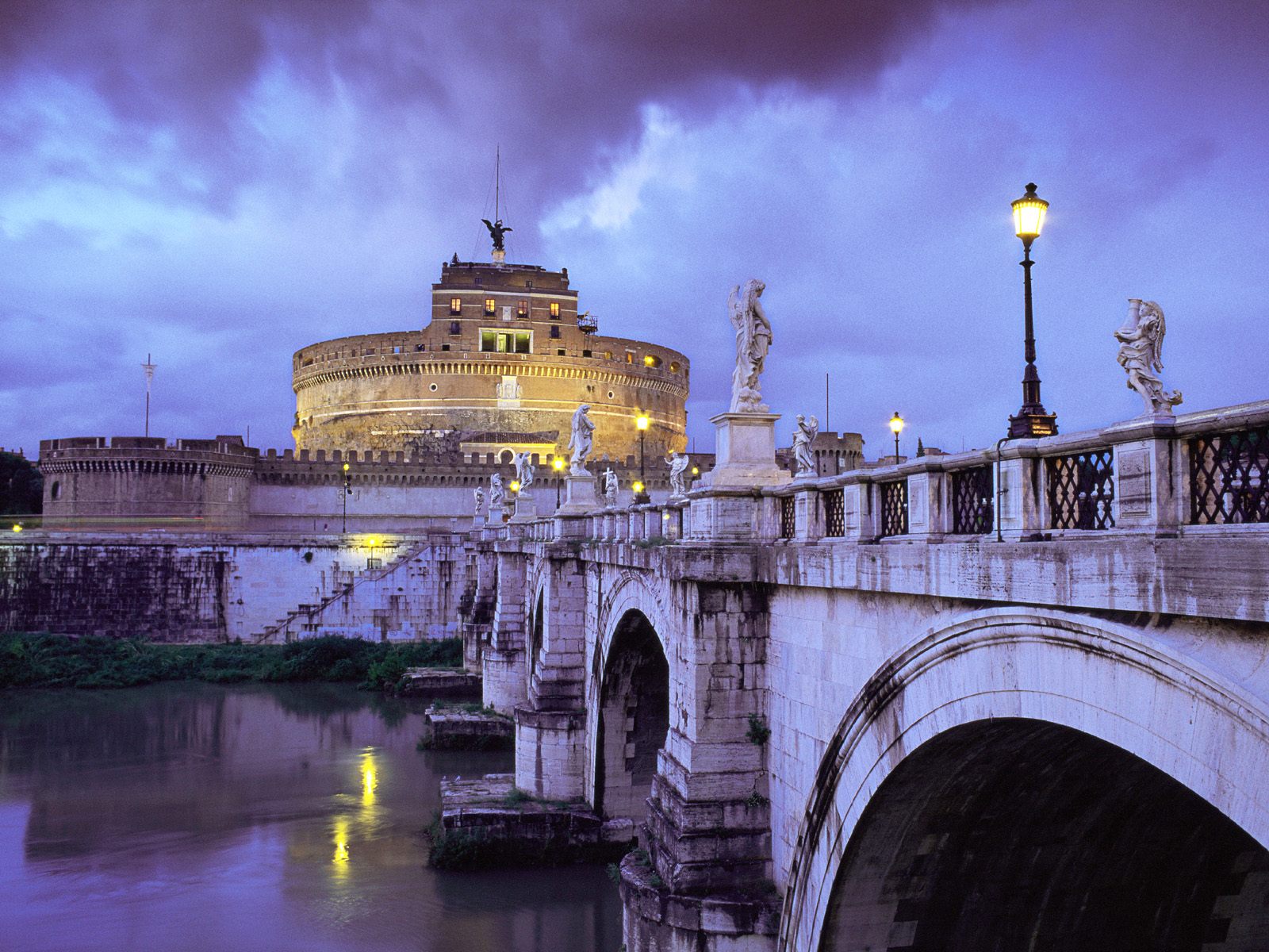 Castel_Sant'Angelo_and_Bridge_Rome_Italy.jpg