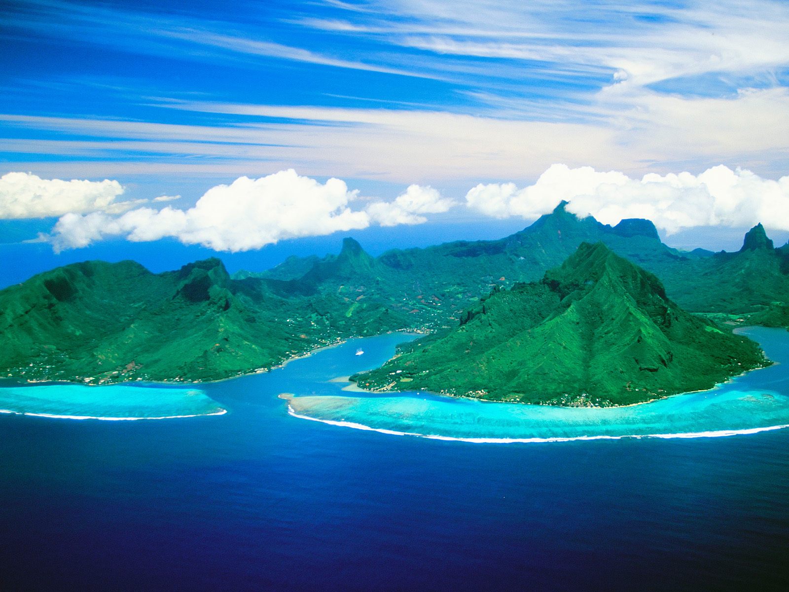 Cook's_Bay_and_Opunohu_Bay_Moorea_Island_French_Polynesia.jpg