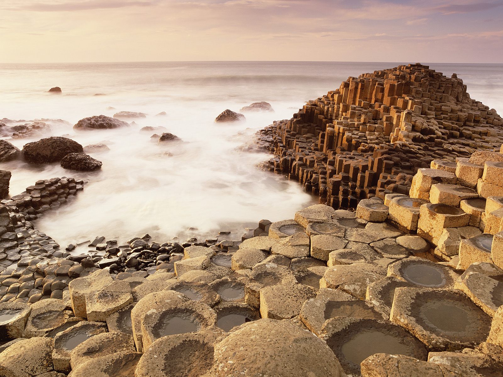 Giant's_Causeway_County_Antrim_Ireland.jpg