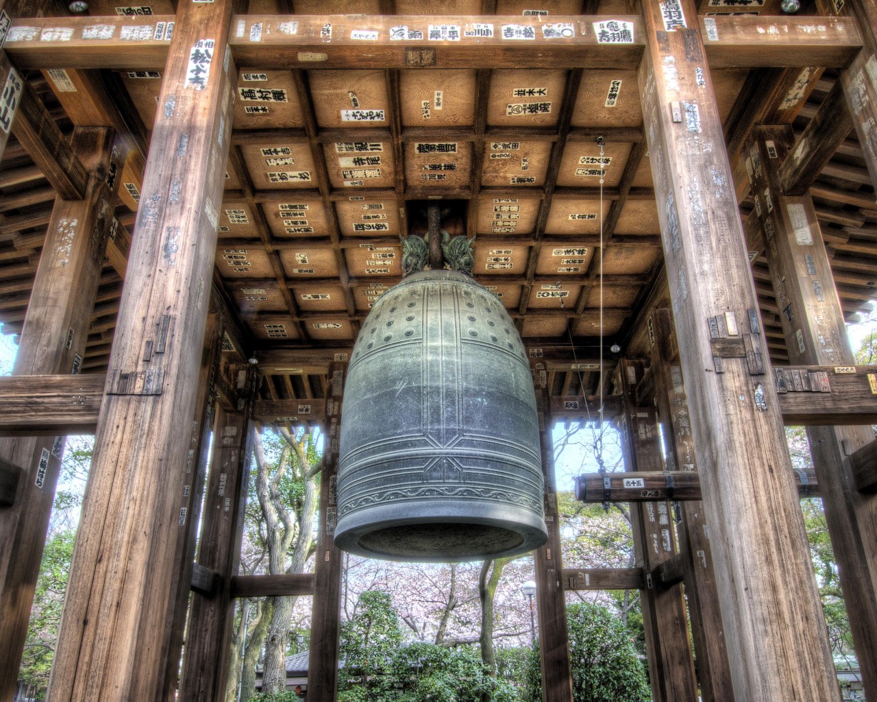 Temple-Bell-Tokyo-Japan-1024x1280