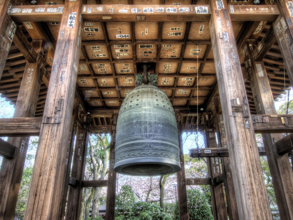 Temple-Bell-Tokyo-Japan-768x1024