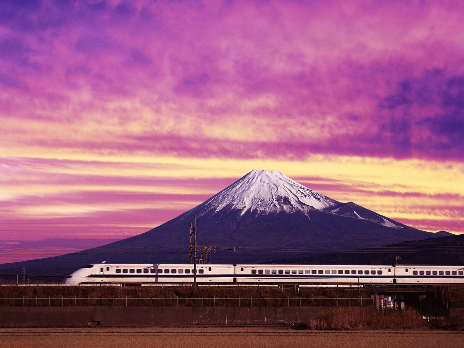 https://www.citypictures.org/data/media/230/Shinkansen_Bullet_Train_and_Mount_Fuji_Japan.jpg