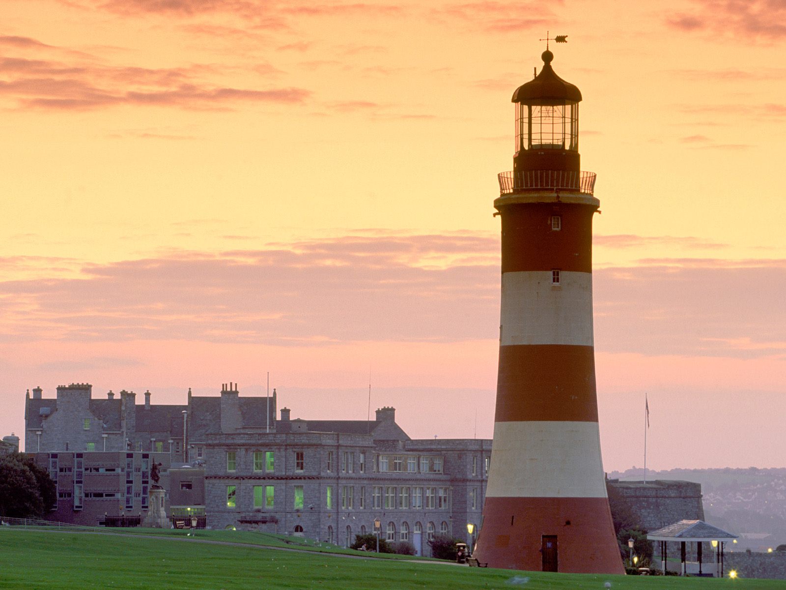 Smeaton's_Tower_Plymouth_England.jpg