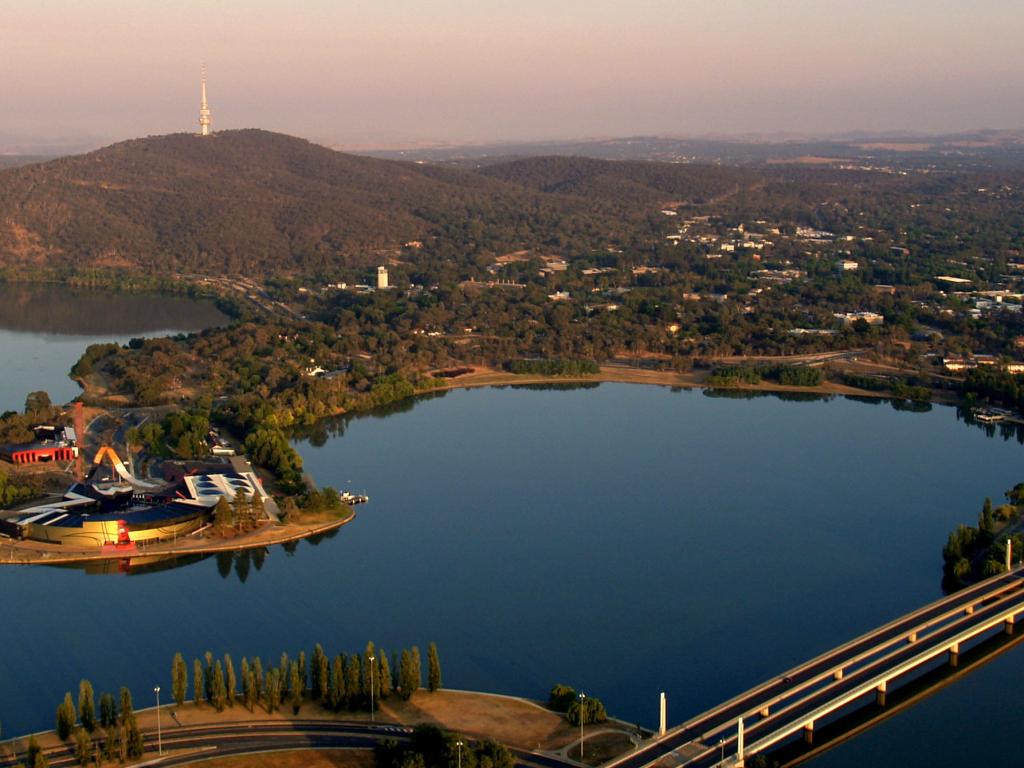 Canberra-Australia 1024 x 768