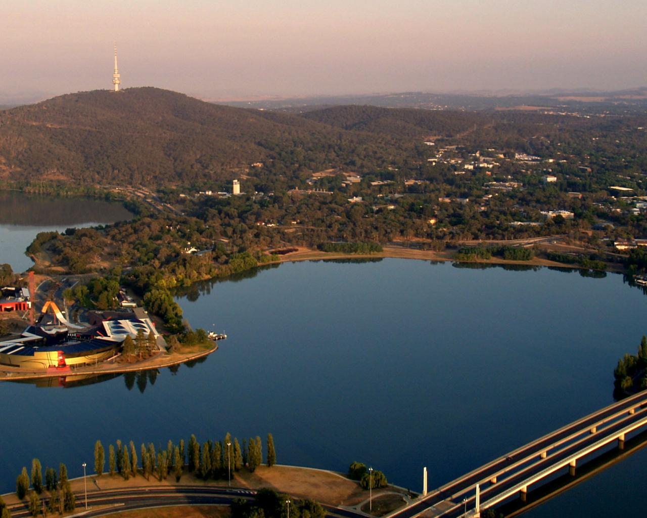 Canberra-Australia 1280 x 1024