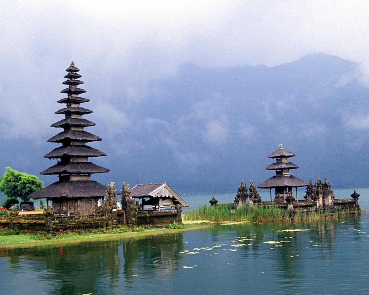 Bali-Lake-Bratan-1024x1280