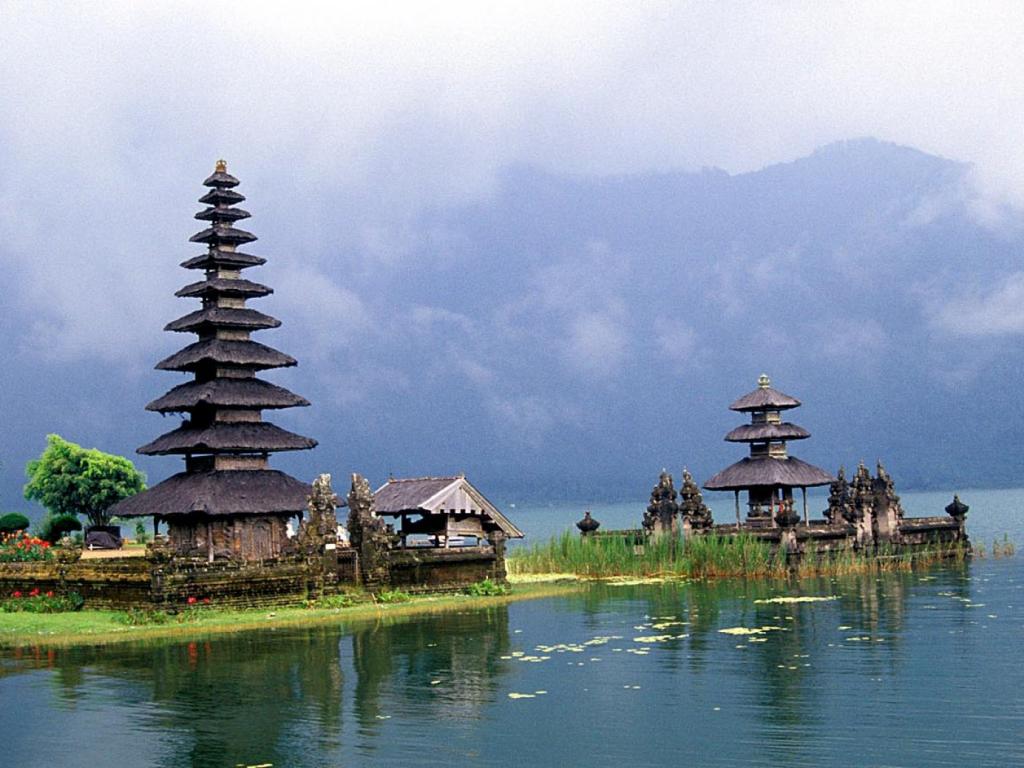 Bali-Lake-Bratan-768x1024