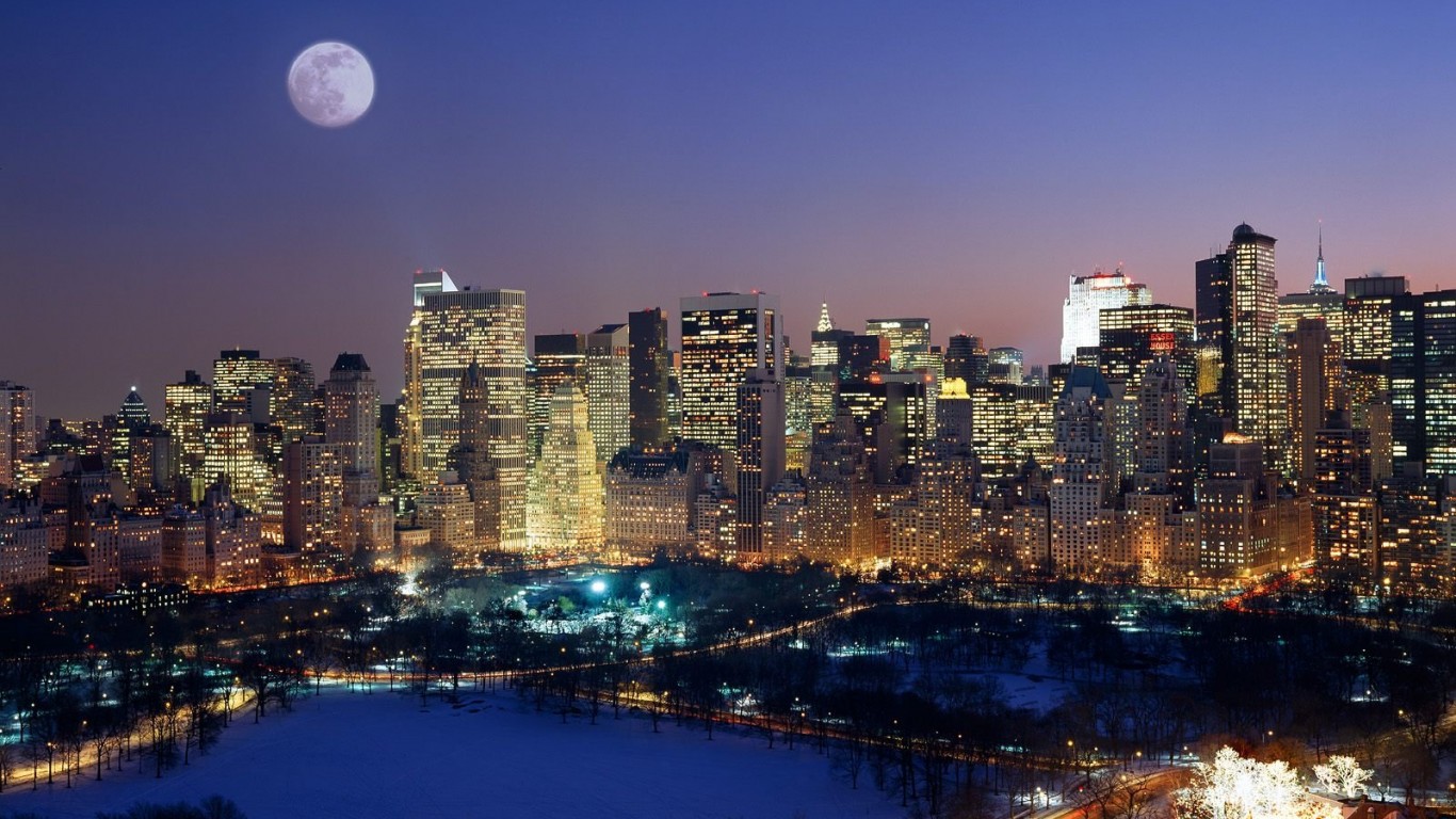 moonrise over manhattan 1366 x 768