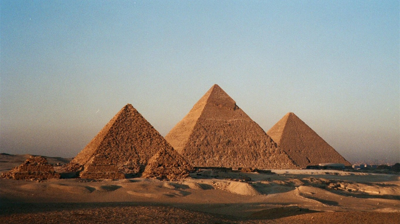 luxor 1366 x 768