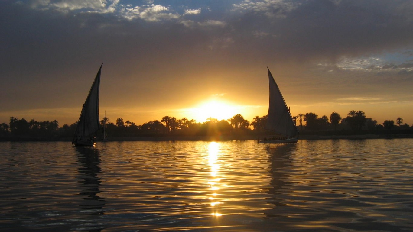 nile river 1366 x 768