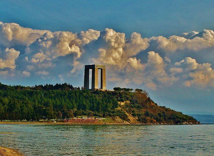 canakkale martyr monument