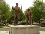Lincoln Douglas Statues 1024 x 768
